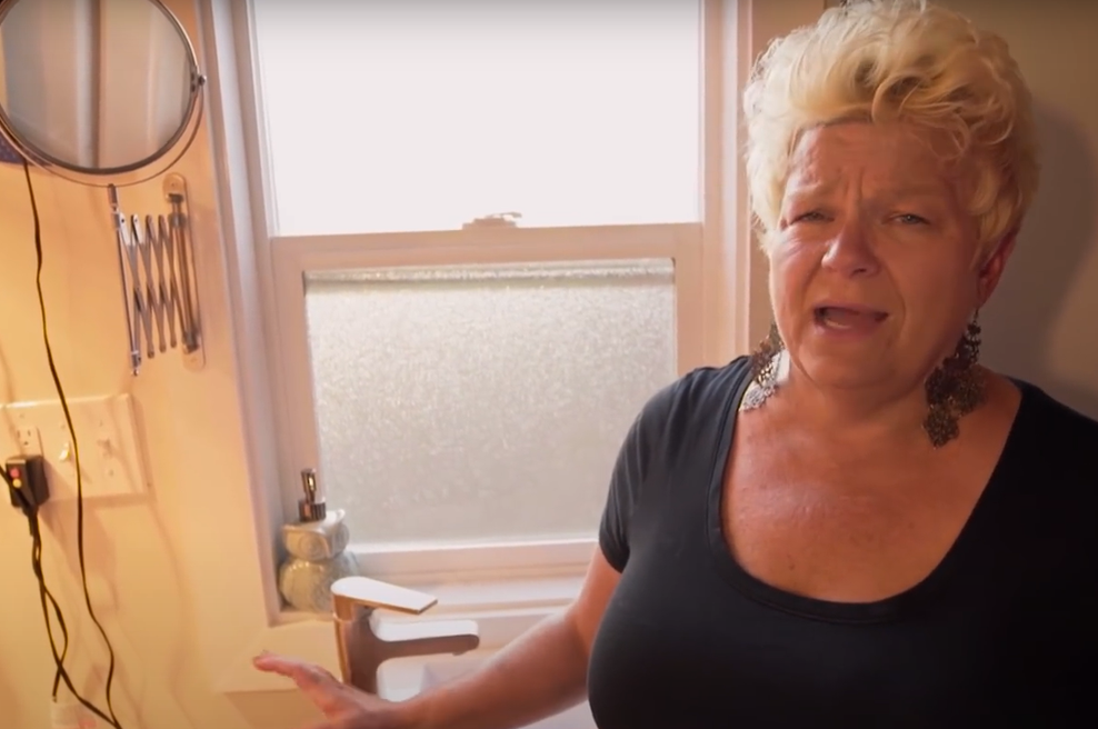 Mami samohranilki zaradi visokih najemnim prekipelo: osupljivo, kaj si je zgradila na 18 kvadratih! (VIDEO) (foto: YouTube/posnetek zaslona)