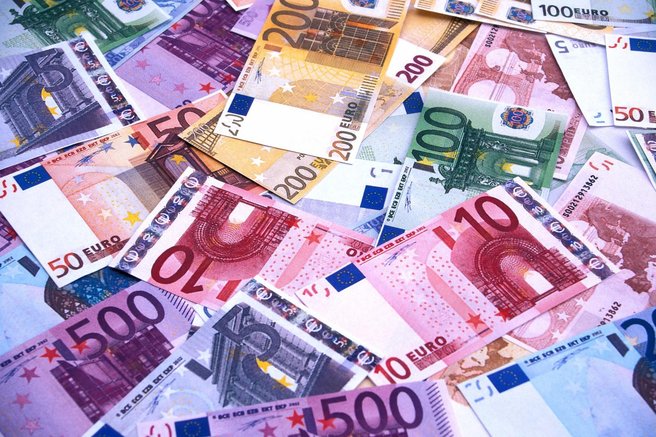 Zelena luč za evro: Ta država se bo pridružila območju, a se sooča s protesti