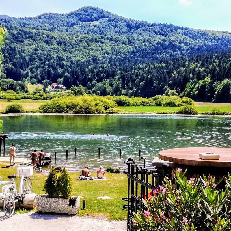 Podpesko jezero