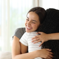 odnosi prijateljstvo čustva toplina komplimenti zahrbtnost