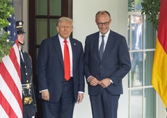 Nemški kancler  Merz šokiral Trumpa z izjemnim darilom