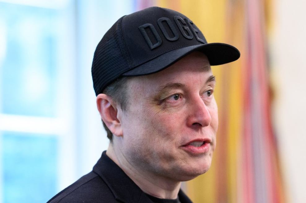 Pretep v Beli hiši: Elon Musk fizično napadel Trumpovega ministra in okoli paradiral z modrico na očesu (foto: Profimedia)