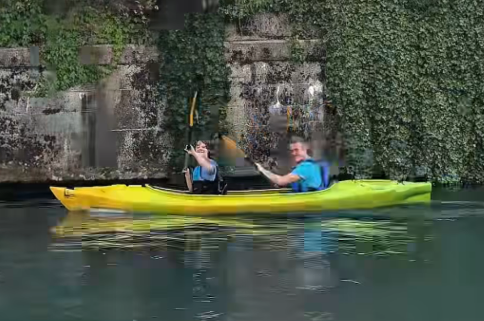 Robert Golob veslal po Ljubljanici in iskal povodnega moža: tokrat z njim ni bila Tina Gaber, ampak ... (VIDEO) (foto: Facebook/Dr. Robert Golob)