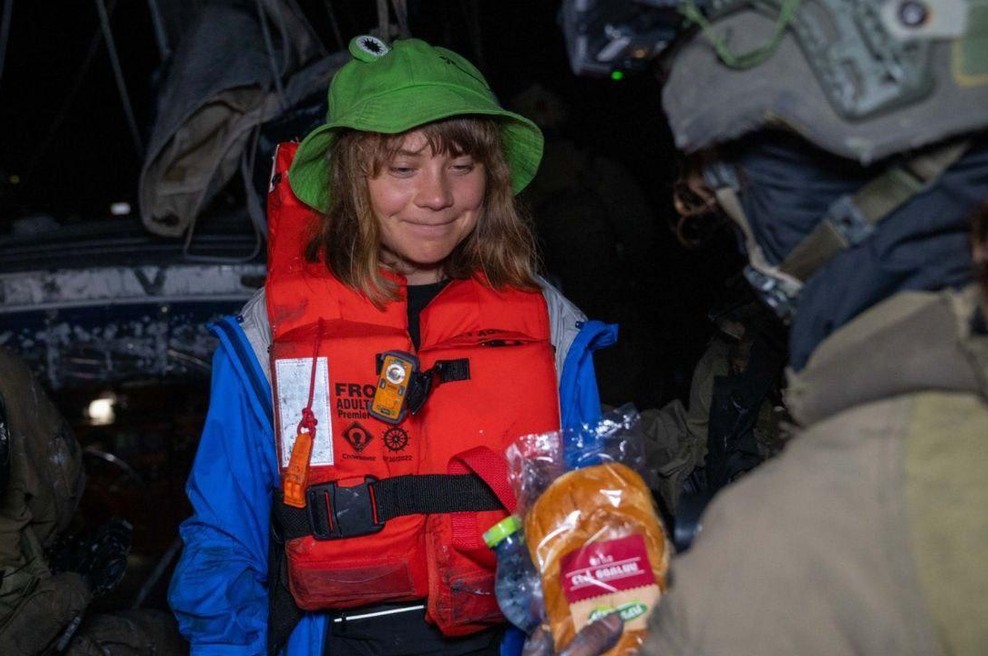 Izraelska vojska na ladji, s katero je Greta Thunberg plula proti Gazi: "Priskrbeli smo jim sendviče in vodo" (foto: Profimedia)