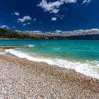 Plaža baška Krk jadran Jadransko morje ogorek kajenje cigareti