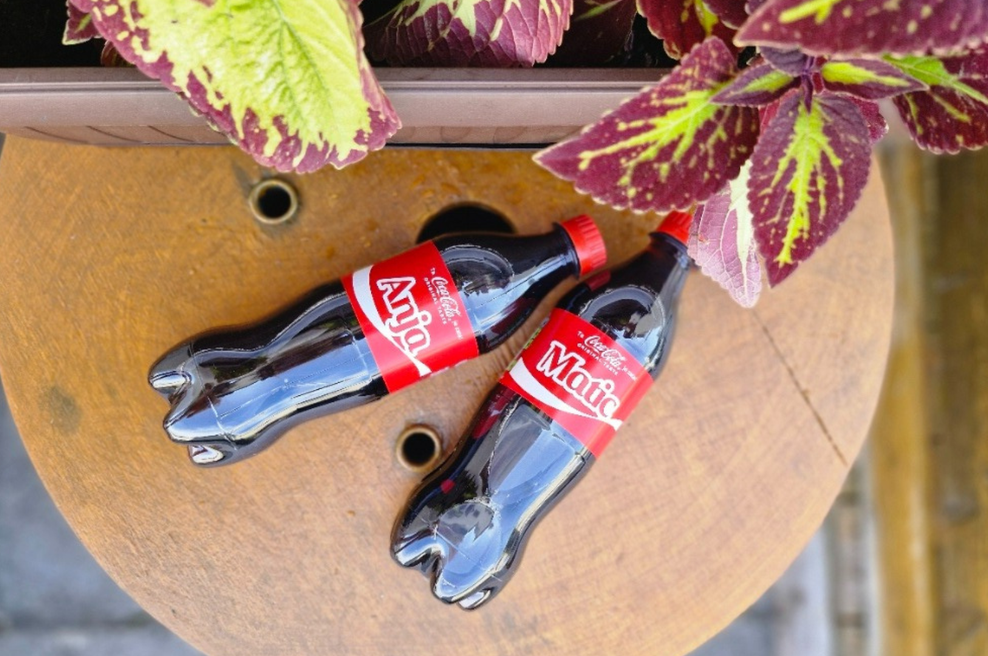 Ko ti nekdo podari plastenko z zapisom ali celo tvojim imenom, gre za nekaj več - za osebno sporočilo (foto: Coca-Cola)