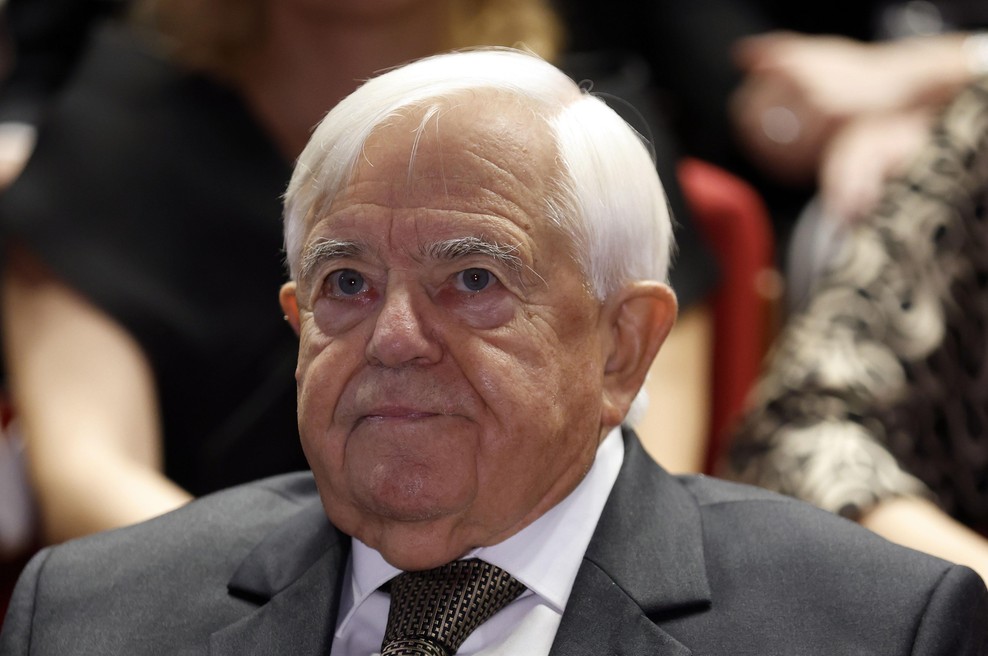 Slovenski poslanec se klanja Milanu Kučanu: "Vtis, ki ga pusti, je enostavno izjemen ... " (foto: Borut Živulovič/Bobo)