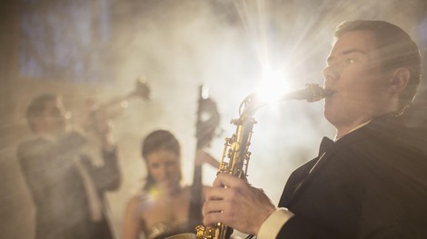 VIDEO: Od New Yorka do Tokia, od klubov do templjev  - prepustite se jazzu, kot ga še niste doživeli!