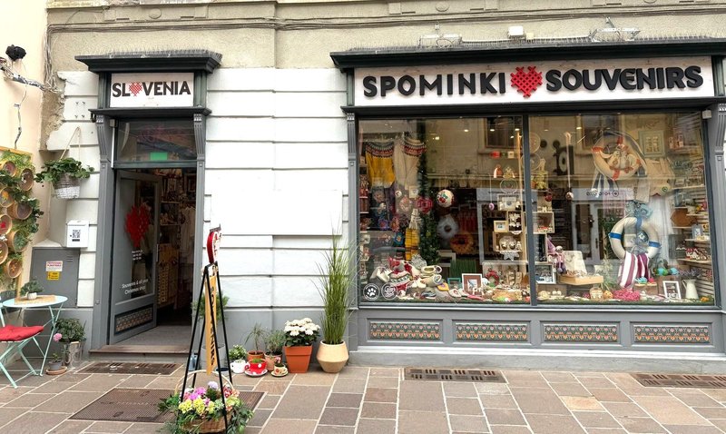 suvenirji trgovina Trubarjeva