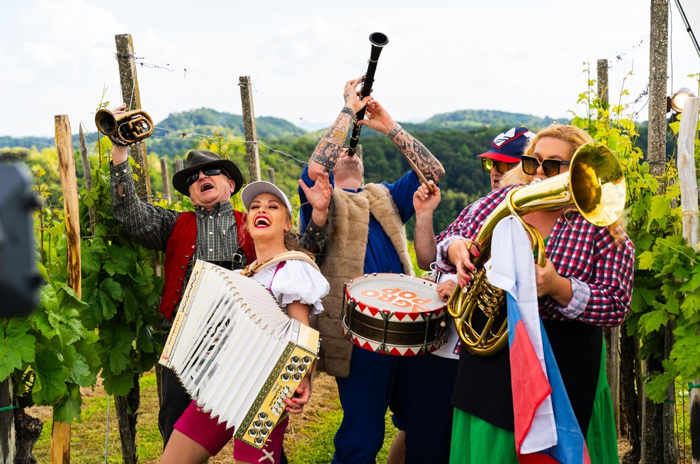 Skupina Agropop obudila eno svojih največjih uspešnic (VIDEO) (foto: Žan Beti)
