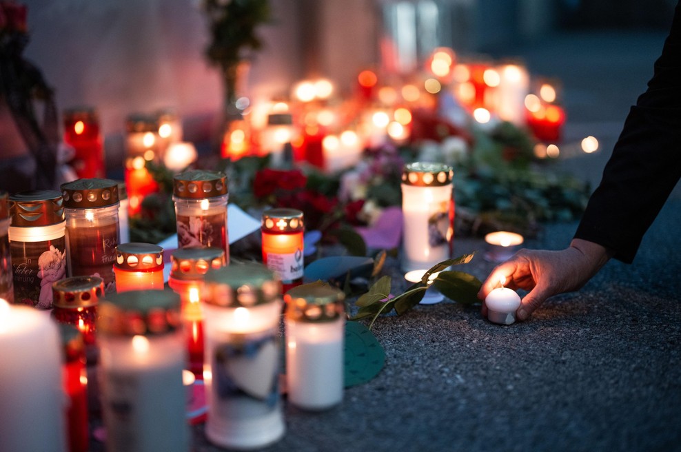 Po pokolu na avstrijski gimnaziji avstrijska vlada napovedala poostritev zakonodaje (foto: Profimedia)