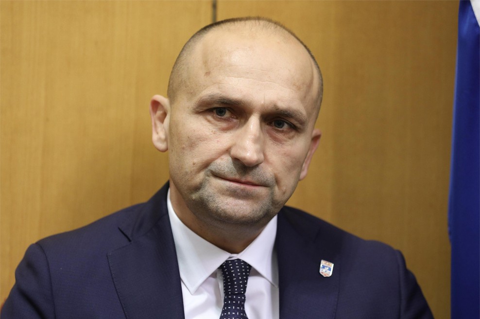 Voznik hrvaškega ministra povzročil prometno nesrečo: "Žal mi je, da je prišlo do tega" (foto: Bobo)