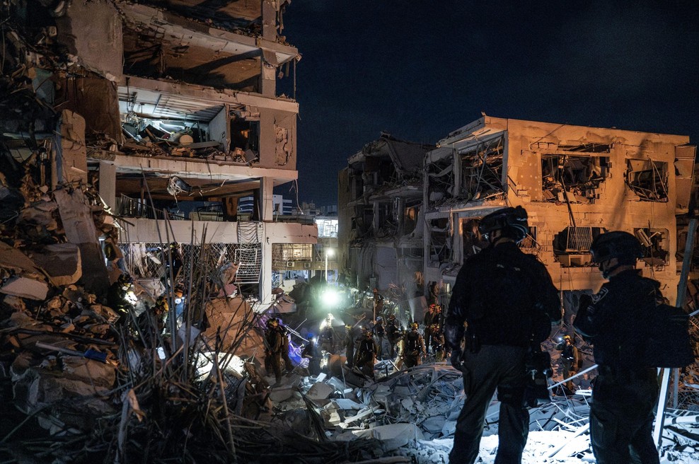 Zaostrovanje razmer: Iran naj bi imel trdne dokaze o podpori ameriške vojske pri izraelskih napadih (foto: Profimedia)