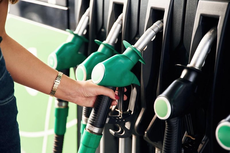 dizel gorivo bencin črpalka Slovenija evro marže denar cene