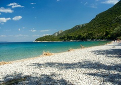 Turisti v šoku, ko so prišli na priljubljeno hrvaško plažo: osupljivo, kaj jih je pričakalo v morju (FOTO)