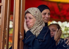 Grozljiv incident: izraelska vojska z brezpilotniki in tanki streljala na ljudi, ki so prišli po humanitarno pomoč