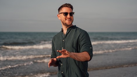Gregor Ravnik pesem videospot Slika z morja