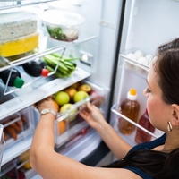 Na to verjetno res niste pomislili: gre za navado, povezano s - hladilnikom, ki nas lahko veliko stane (a se tega sploh ne zavedamo)