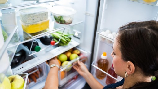 Te hrane ne smete hraniti v hladilniku, a številni počnejo točno to: ne vedo, da lahko postane zelo nevarna