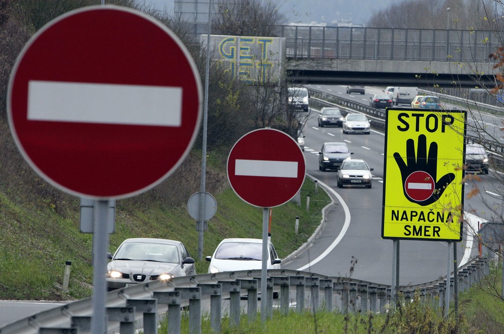 Vožnja v nasprotno smer po dolenjski avtocesti: policija prejela prijave občanov (foto: Srdjan Zivulovic/Bobo)