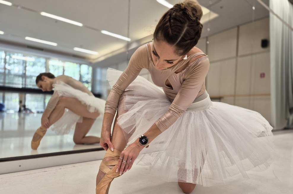 Kako Ana Klašnja s Huawei Watch 5 pleše med eleganco in inovacijo? (foto: promocijska fotografija)