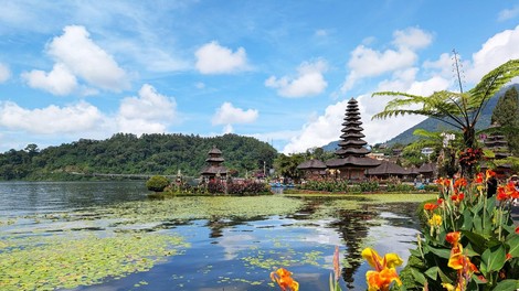 Indonezija spet na naslovnicah – toda tokrat razlog ni turizem