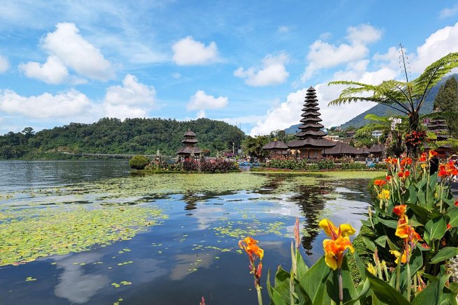 Indonezija spet na naslovnicah – toda tokrat razlog ni turizem