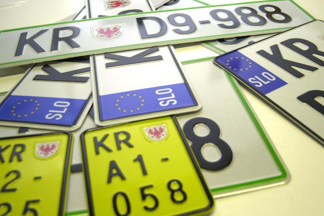registrske tablice Slovenija avtomobilizem promet avto