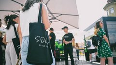 Na trgu v Mariboru je znamka s.Oliver Black Label pripravila edinstveno modno doživetje – pohitite, da vam ne uide! (FOTO)