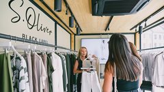 Na trgu v Mariboru je znamka s.Oliver Black Label pripravila edinstveno modno doživetje – pohitite, da vam ne uide! (FOTO)