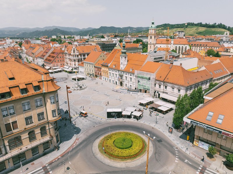 Na trgu v Mariboru je znamka s.Oliver Black Label pripravila edinstveno modno doživetje – pohitite, da vam ne uide! (FOTO)
