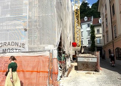 Stara Ljubljana se je spremenila v veliko gradbišče: v eni najbolj znamenitih stavb nastaja ... (FOTO)