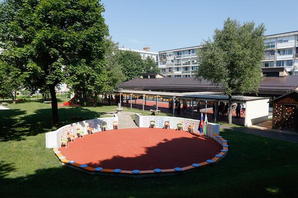 V ljubljanskem vrtcu se je zrušil strop: zaposleni niso mogli verjeti svojim očem (FOTO) (foto: Mestna občina Ljubljana)