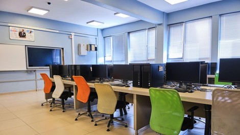 gospodarstvo denar kriza stečaj podjetje internet računalniki