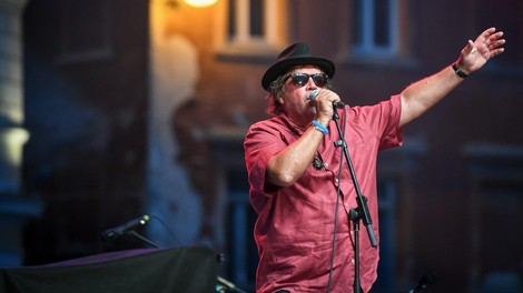 Poglejte, kako Pero Lovšin pri 70 letih še vedno živi po punk načelih in kaj načrtuje v prihodnosti