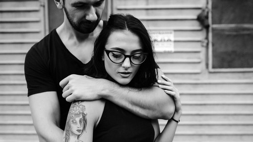 Moški, rojeni v teh znamenjih, veljajo za "najtežje" partnerje: ne želijo se ustaliti, so kritični in partnerkam pogosto strejo srce