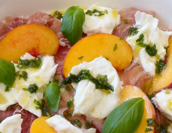 Poletna solata malo drugače: enostaven, a božanski recept, ki posebej ...