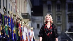 Urška Klakočar Zupančič ogrlica Evil Eve državna proslava
