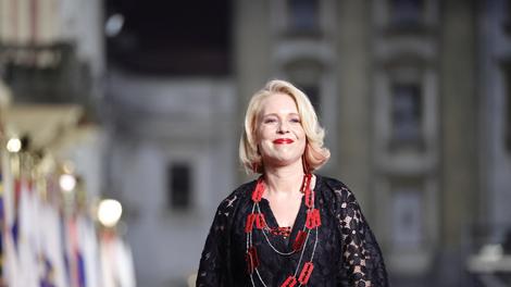 Urška Klakočar Zupančič ogrlica Evil Eve državna proslava