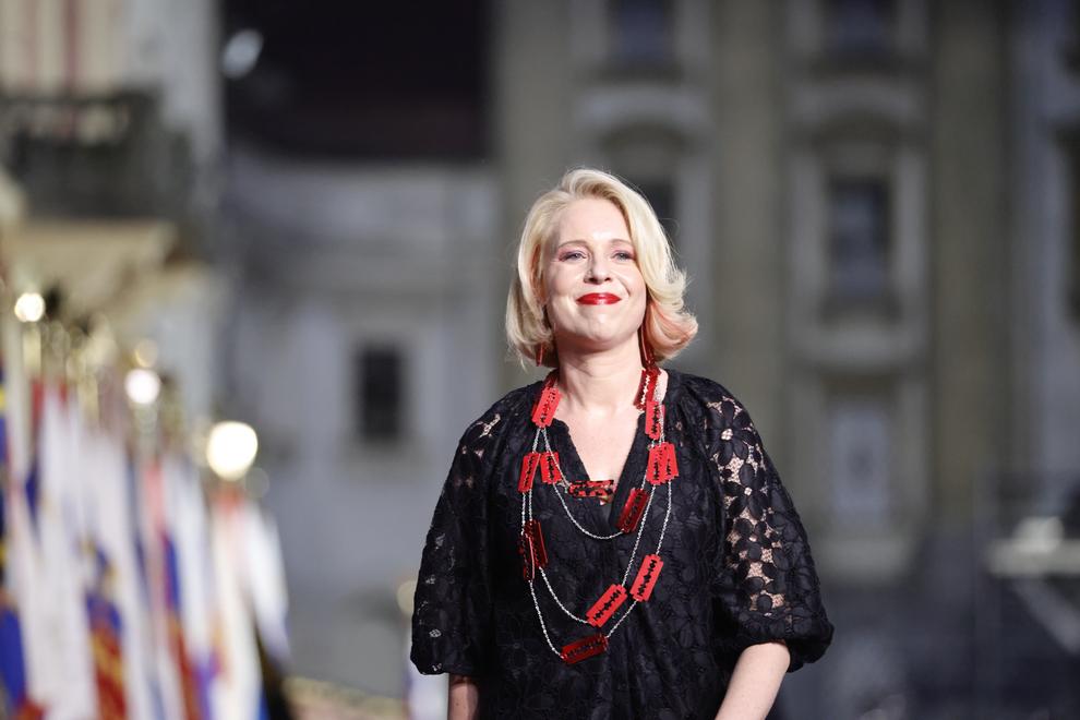 Urška Klakočar Zupančič ogrlica Evil Eve državna proslava