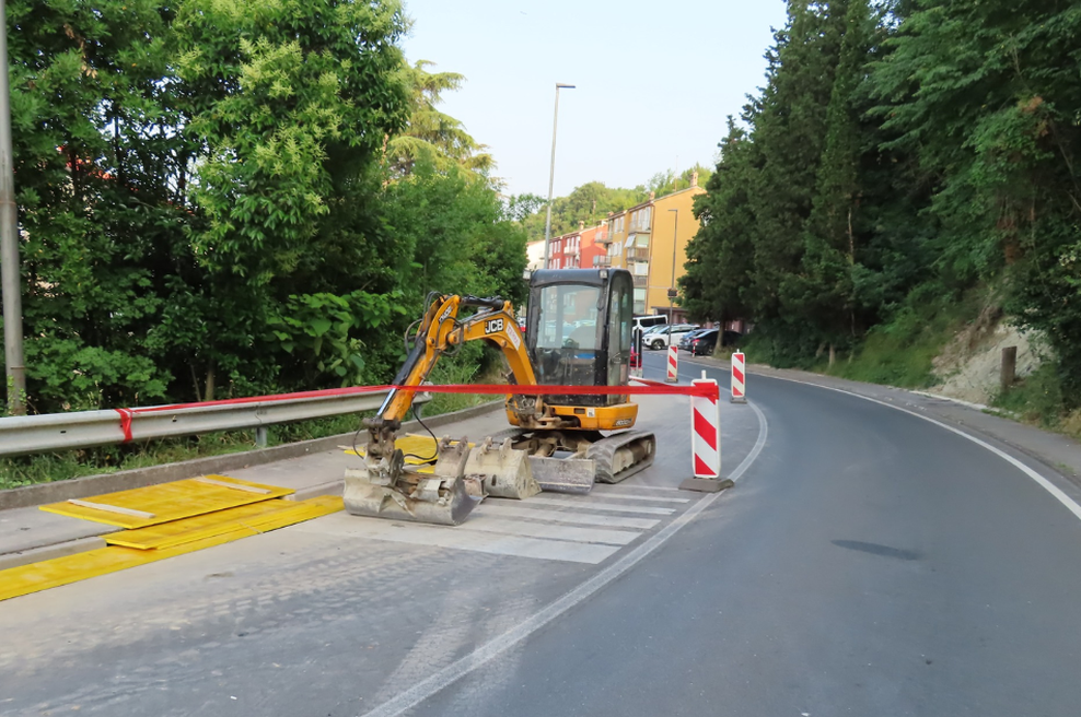 Delna zapora na prometni cesti v Kopru: znano je, kako dolgo bo trajala (foto: Facebook/Aleš Bržan)