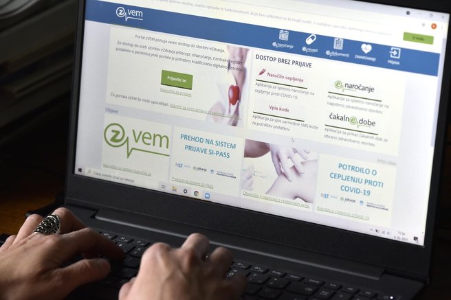Nova funkcija portala zVEM: Zdaj lahko nekdo drug ureja vaše zdravniške zadeve