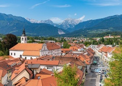 Naše pogosto spregledano mestece postaja magnet za turiste – razlog je res poseben! (FOTO)