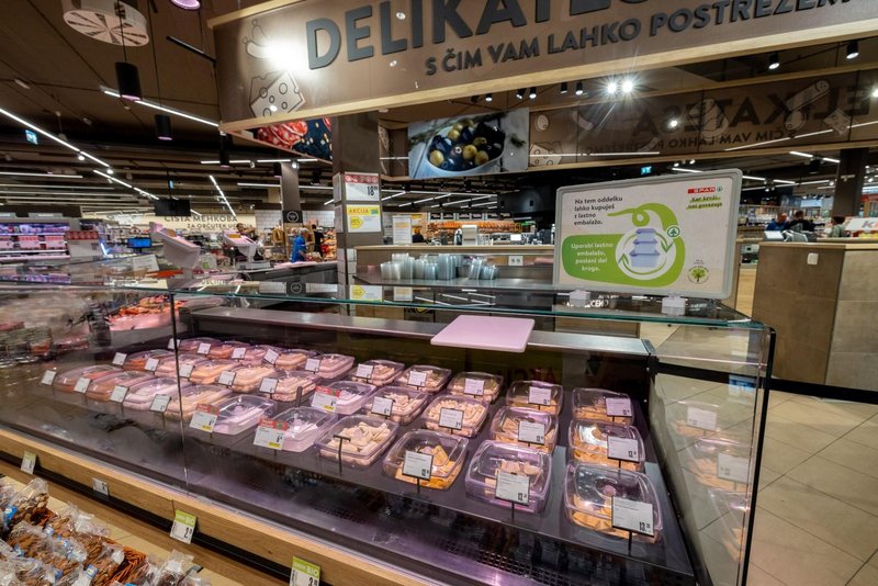 spar kampanja "Kar kroži, nas povezuje" nakup brez embalaže in plastičnih vrečk