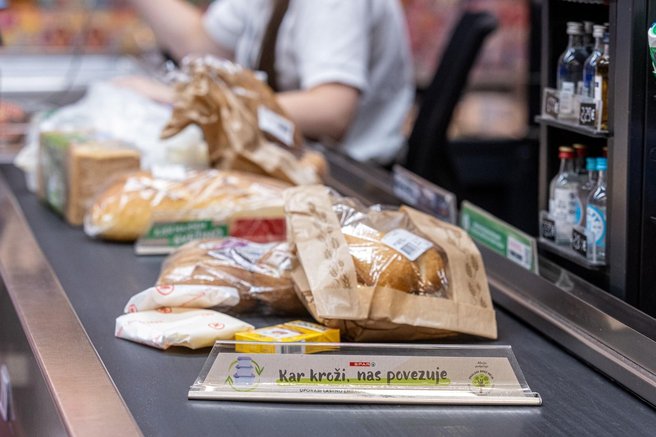 spar kampanja "Kar kroži, nas povezuje" nakup brez embalaže in plastičnih vrečk
