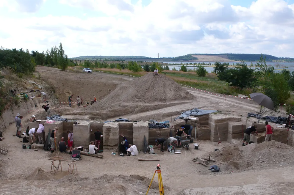 Celo arheologi so ostali brez besed: osupljivo odkritje, ki na novo piše zgodovino človeštva! (foto: Wil Roebroeks/Leiden University)