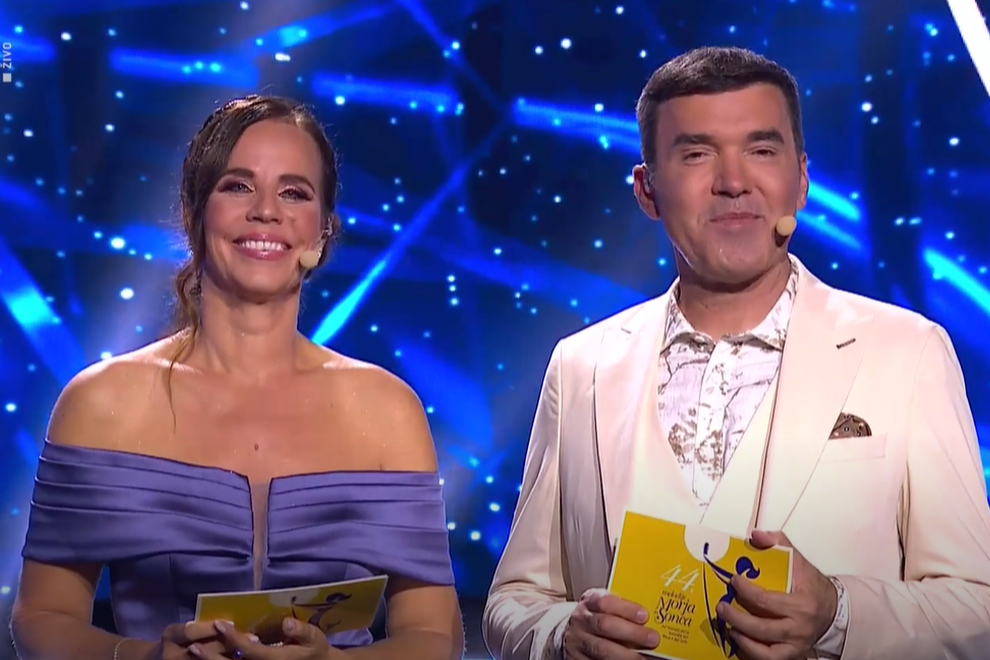 Voditelja Lorella Flego in Mario Galunič.