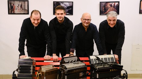 Križanke v plesu strun in meha