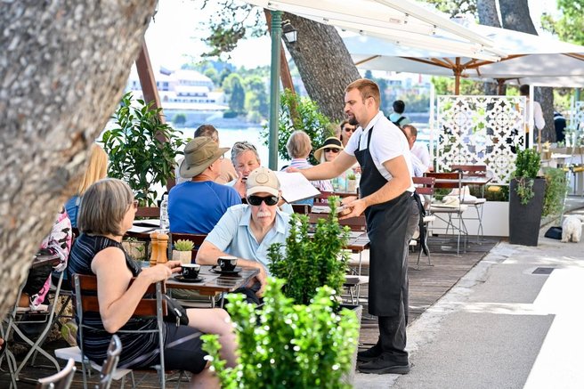 Korcula, lokal turisti natakar