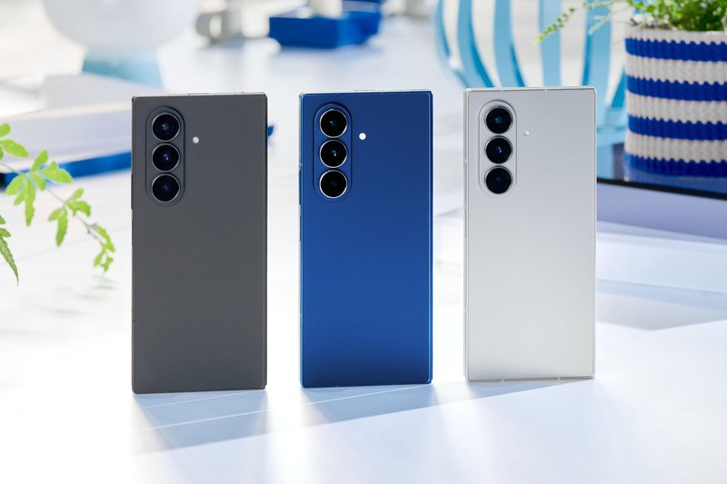Samsung Galaxy Z Flip7: žepna naprava z napredno umetno inteligenco in novim zunanjim zaslonom FlexWindow od roba do roba